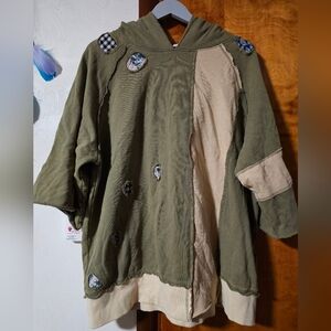 Easel NWOT Green and Beige Patchwork Short Sleeve Hoodie